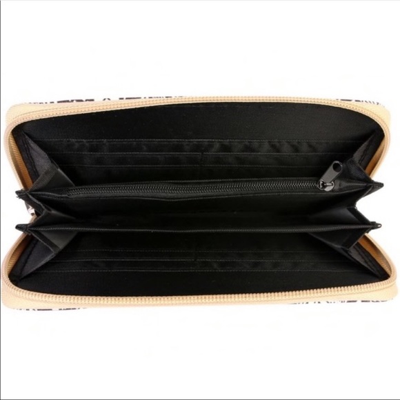 ❗️NEW❗️Mint Sequins Zip Around Wallet - Picture 2 of 2